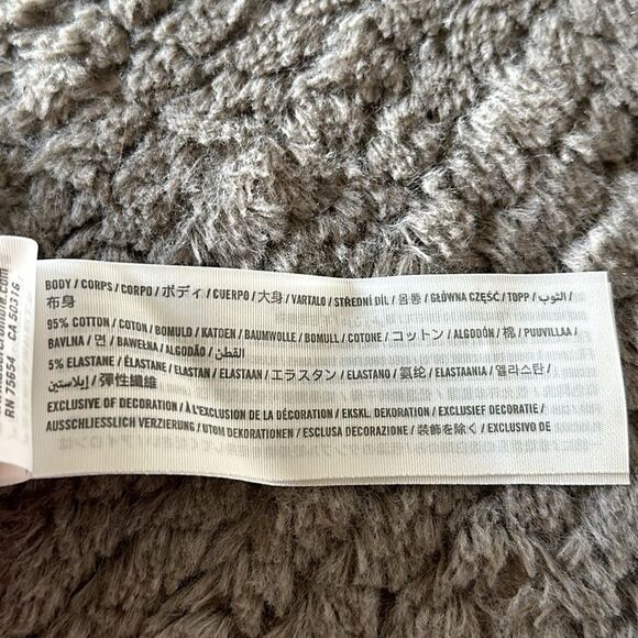 Hollister Must-Have Collection Floral Cropped Halter Top! - Picture 6 of 8